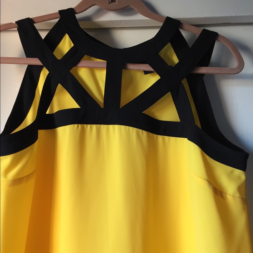 Thalía Sodi keyhole halter top